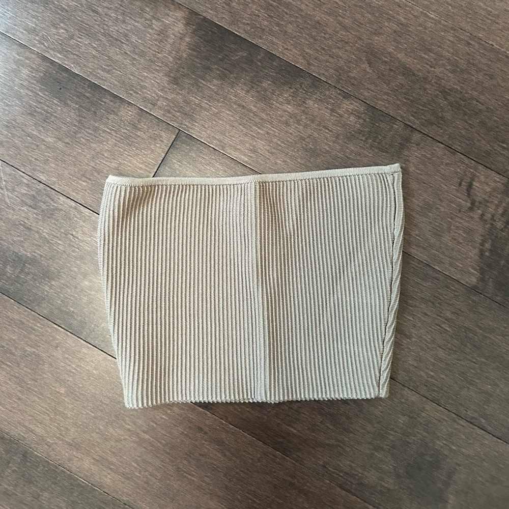 Aritzia Babaton  SculptKnit Crop Tube Top